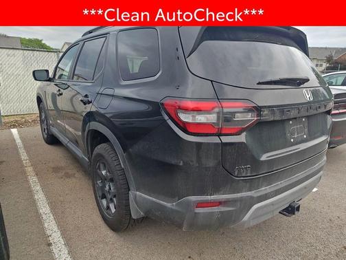 Crystal Black Pearl 2025 Honda Pilot TrailSport