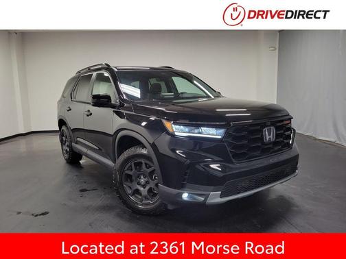 Crystal Black Pearl 2025 Honda Pilot TrailSport