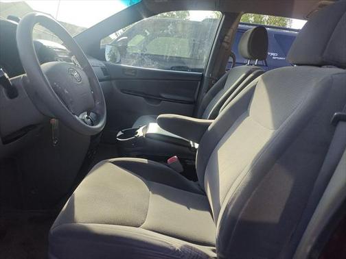 2005 Toyota Sienna LE
