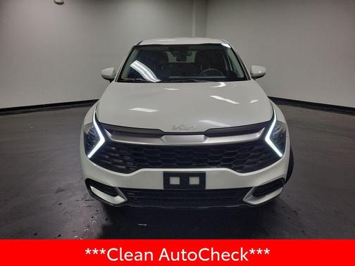 Snow White Pearl 2023 Kia Sportage LX