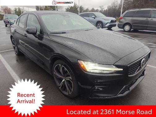 2023 Volvo S60 B5 Core Dark Theme