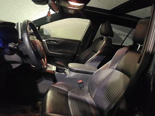 2020 Toyota RAV4 Hybrid SE