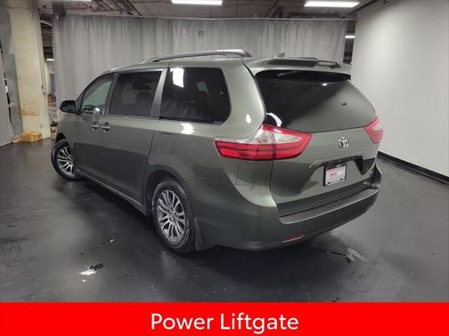 2019 Toyota Sienna XLE