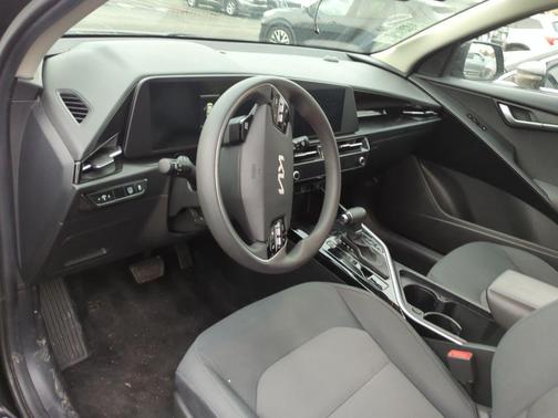 2024 Kia Niro LX