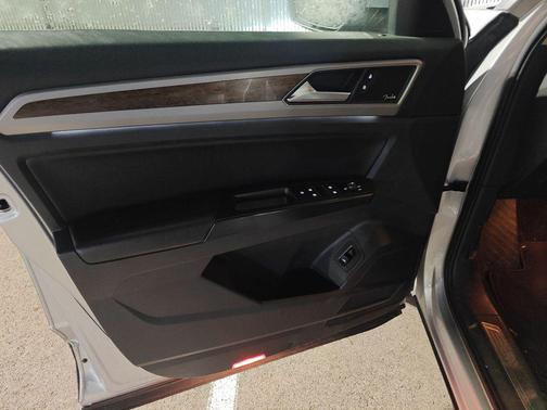 2018 Volkswagen Atlas 3.6L SEL Premium