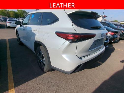 Wind Chill Pearl 2023 Toyota Highlander XLE