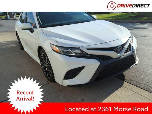 Super White 2019 Toyota Camry SE