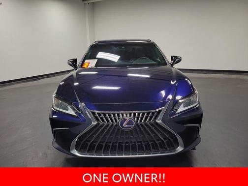2022 Lexus ES 300h Base