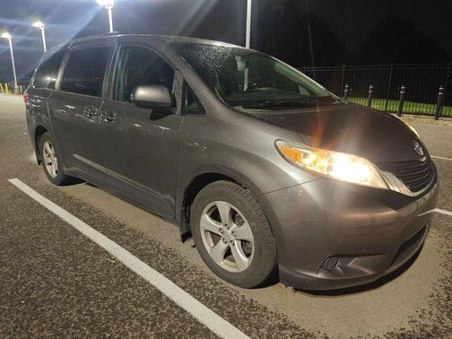2017 Toyota Sienna LE