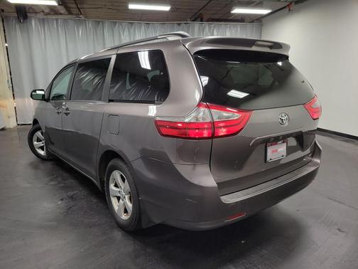 2017 Toyota Sienna LE