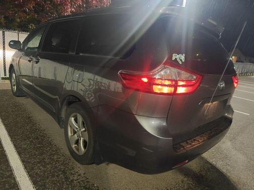 2017 Toyota Sienna LE