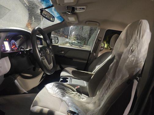 2017 Toyota Sienna LE