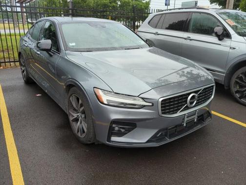 2019 Volvo S60 T6 R-Design