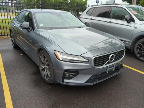 2019 Volvo S60 T6 R-Design