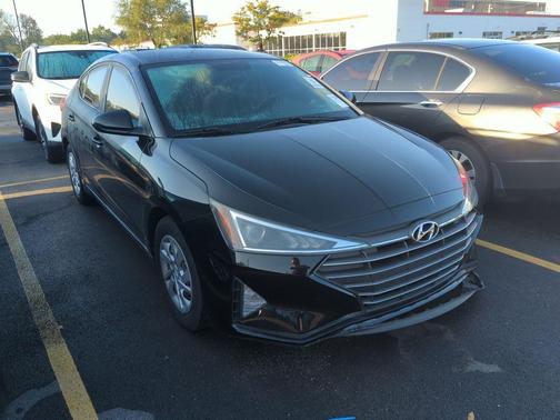 2019 Hyundai ELANTRA SE