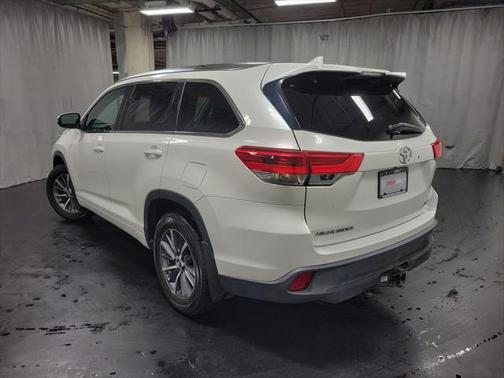 2017 Toyota Highlander SE