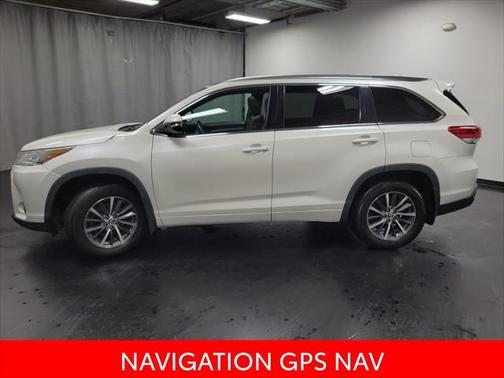 2017 Toyota Highlander SE