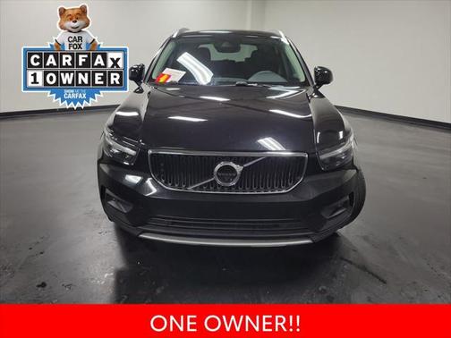 2022 Volvo XC40 T4 Momentum