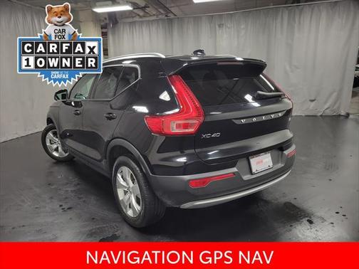 2022 Volvo XC40 T4 Momentum