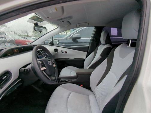 Blizzard Pearl 2016 Toyota Prius Two