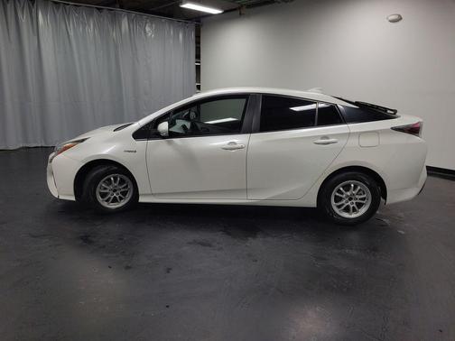Blizzard Pearl 2016 Toyota Prius Two