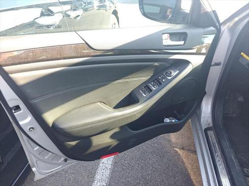 2016 Kia Cadenza Base