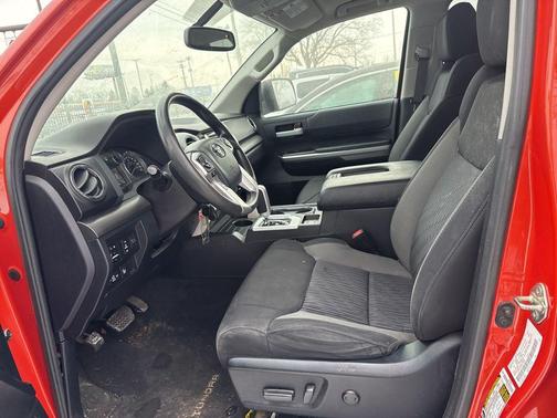 2017 Toyota Tundra SR5