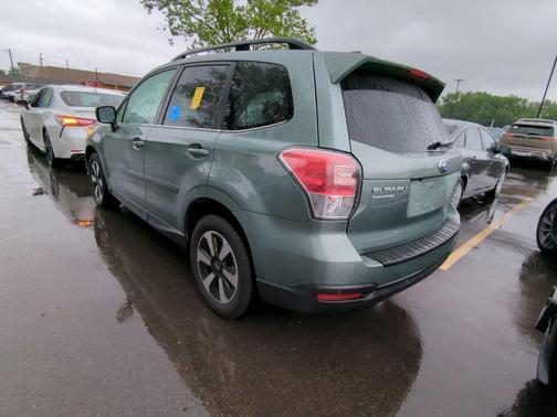 Jasmine Green Metallic 2018 Subaru Forester 2.5i Limited