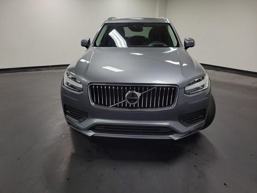 2020 Volvo XC90 T6 Momentum