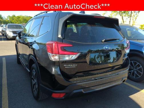 Crystal Black Silica 2023 Subaru Forester Premium