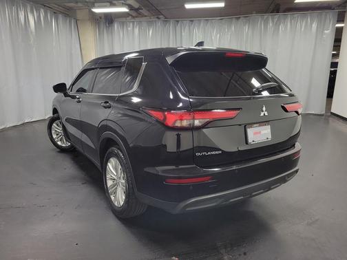 Black Diamond 2024 Mitsubishi Outlander ES 2.5 S-AWC