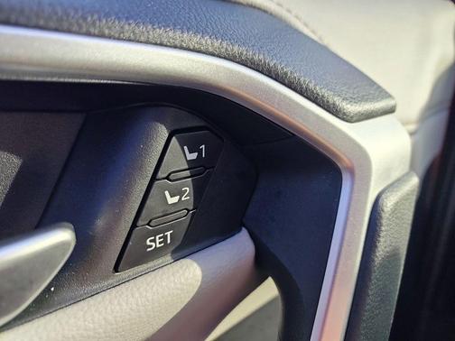 Pearl 2023 Toyota RAV4 Limited