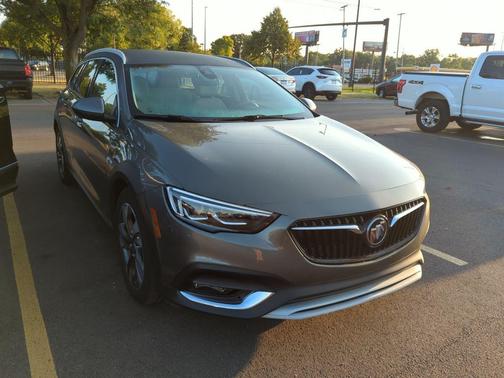2018 Buick Regal TourX Essence