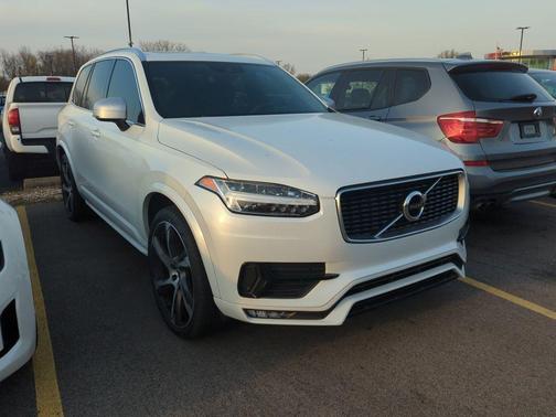 Crystal White Pearl 2019 Volvo XC90 T5 R-Design