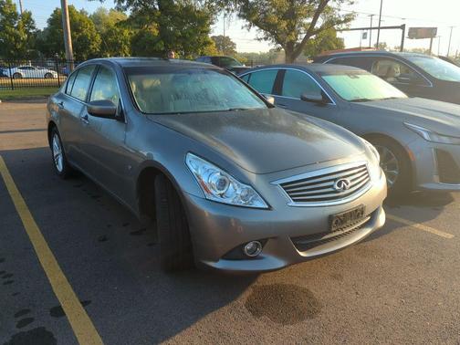 2015 INFINITI Q40 Base
