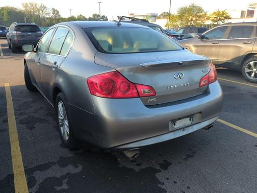 2015 INFINITI Q40 Base