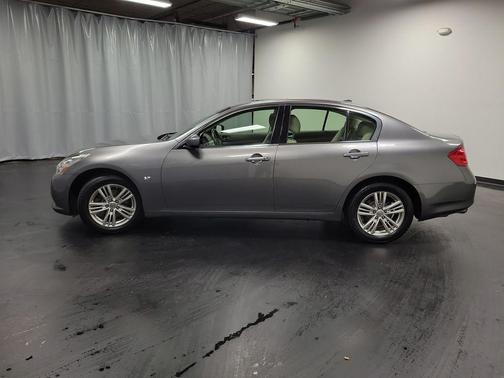 2015 INFINITI Q40 Base