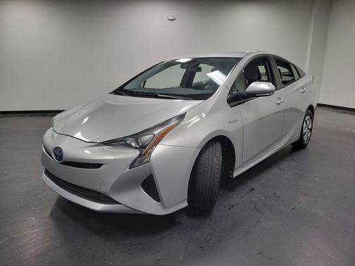 Classic Silver Metallic 2017 Toyota Prius Three