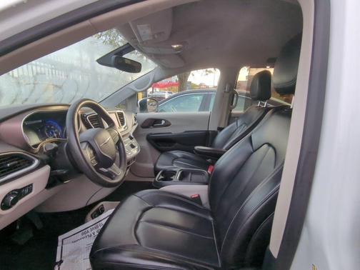 2021 Chrysler Voyager LXI