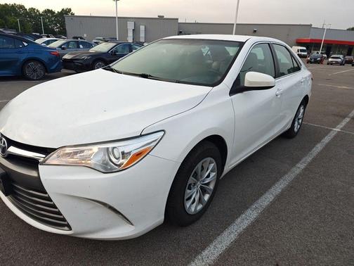 Super White 2016 Toyota Camry LE