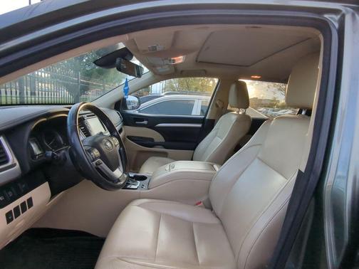 2017 Toyota Highlander SE