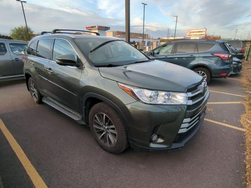 2017 Toyota Highlander SE