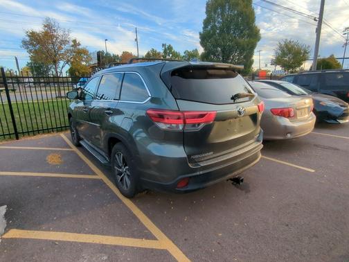 2017 Toyota Highlander SE