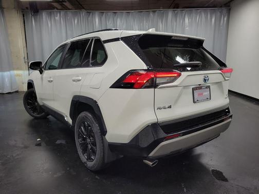 2022 Toyota RAV4 Hybrid SE