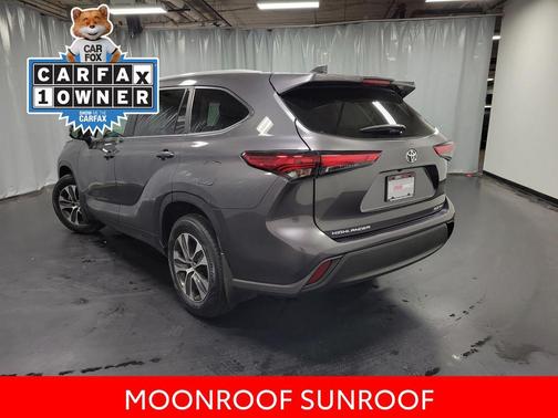 Magnetic Gray Metallic 2023 Toyota Highlander XLE