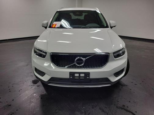 2020 Volvo XC40 T5 Momentum