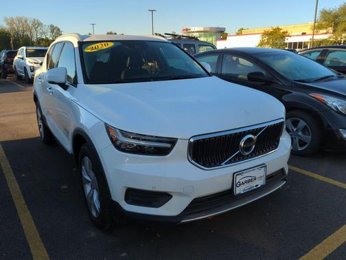 2020 Volvo XC40 T5 Momentum