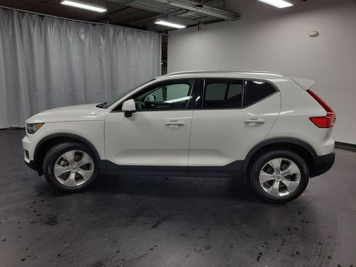 2020 Volvo XC40 T5 Momentum