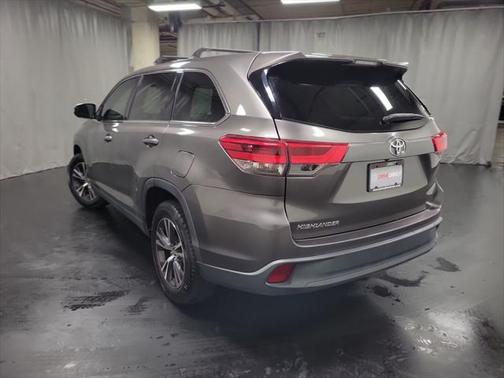 2019 Toyota Highlander LE I4