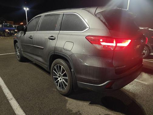 2017 Toyota Highlander SE